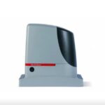 Irreversibile, 24 Vdc, veloce, con centrale integrata, finecorsa elettromeccanico, per cancelli fino a 1200 kg