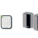 Kit bidirezionale per l’automazione di cancelli a battente con ante fino a 3,5 m, 24 Vdc, a braccio articolato, montaggio esterno