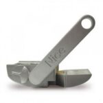 Sblocco con chiave a leva da utilizzare nel caso di installazioni su superfici come sabbia o terra