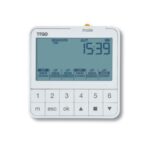 Programmatore orario a parete via radio, con display grafico lcd. Alimentazione a batteria e  gestione di 6 canali radio.