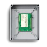 Inim - Il modulo occupa 8 indirizzi sul loop. Alloggiato all’interno di una scatola (fornita) 210x170x65 con grado di protezione IP65.